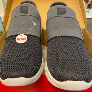 COPY - New balance mens slip on sneaker sz 10.5 4e…. Nib